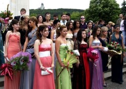 Шествия за 24 май ще има, на 25 май абитуриентите ще се събират на алтернативни места