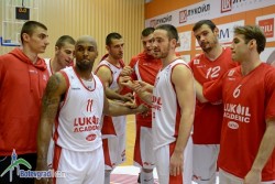 Лукойл Академик срази Черноморец за първа победа в плейофите