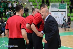 Българските баскетболни рефери скочиха на Папазов