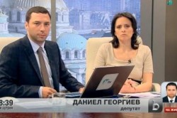 Водещ по bTV: г-н Георгиев, Вие какво правите в Парламента ? Депутатът: Подкрепям партията