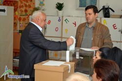 Кметът Георги Георгиев гласува