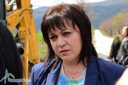 Корнелия Нинова е подала оставка като заместник-председател на ПГ на Коалиция за България