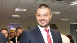 Станишев казал на Бареков: Местан и Борисов дърпат конците на Орешарски