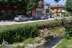 Поддаде каменната стена на Стара река