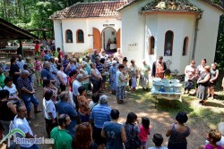 Параклисът  „Успение на Пресвета Богородица” събра десетки миряни на днешния празник  