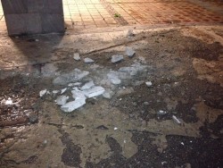 Падаща мазилка от магазин „Европа” едва не нарани момиче