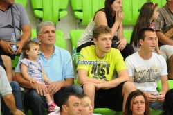 Фамилия Везенкови гледа волейбол в Арена Ботевград