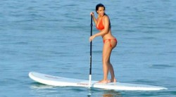 Ким задмина Джей Ло по дупе