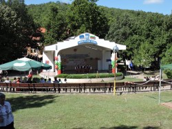 Фолклор от извора