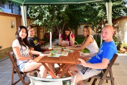 Библиотека с над 500 заглавия на английски език  отваря в „Марконис”