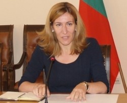 Николина Ангелкова: Търсим средства за пътя Ботевград-Видин