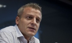 Министър Москов дойде в Ботевград, но не се срещна с битата лекарка