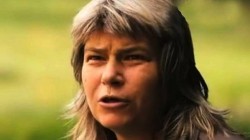 Шивачката, която захвърли бебето си в река полудя