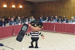 Срамно, но факт: в Ботевград вече се краде дори на заседанията на Общинския съвет