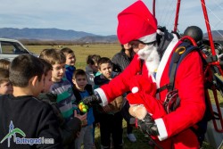 Дядо Коледа пристигна  в Трудовец с мотопланер