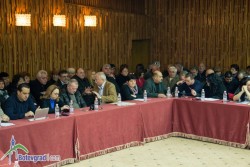 Заседанието на ОбС отново бе прекъснато заради словесни престрелки