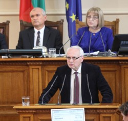 Депутатът от Софийска област Велизар Енчев прави нова партия 