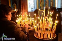 Настоятелството на църквата „Свето Възнесение Господне” призовава миряните да купуват свещи от храма