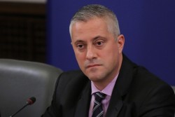 Министър Лукарски не пое ангажимент за скоростния път Ботевград- Мездра