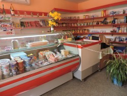 Разбити са вили и хранителния магазин в Бойковец