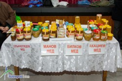 От днес влиза в сила изискването върху етикета на пчелния мед да е изписана страната на произход