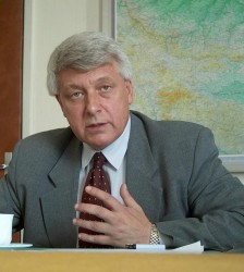 Бившият шеф на НСО ген. Владимиров ще се бори за кмет на Етрополе?