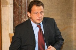 УТОЧНЕНИЕ: Генерал -шеф на НСО, но Димитър Димитров  влиза в битка за кметското място в Етрополе