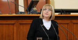 Страстите в НС се нажежиха, Цачева свика извънреден председателски съвет, пропадна гласуването на антикорупционния закон