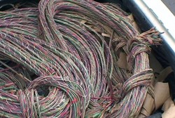 Четирима мъже са привлечени като обвиняеми за кражба на телефонен кабел