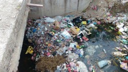 Сигнал на граждани: Ромите във Врачеш изхвърлят битовите си отпадъци в реката