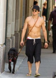 Шок! Моделка си показа дупето заради Орландо Блум 