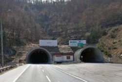 На 19 и 20 октомври движението в тунел „Правешки ханове“ на АМ „Хемус“ ще се осъществява двупосочно в една тръба