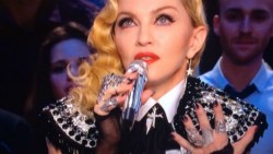 Мадона отново иска Шон Пен