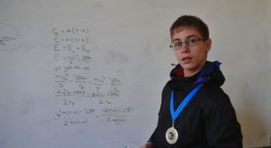 Наш ученик спечели златен медал на Международна олимпиада по астрономия