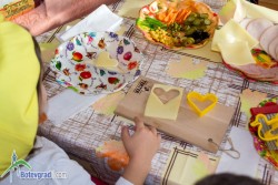 Децата от ЦСГ „Слънце” се учиха да правят вкусотии за Деня на християнското семейство