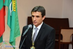 Кметът Иван Гавалюгов поздравява жителите на Община Ботевград по повод настъпващите празници