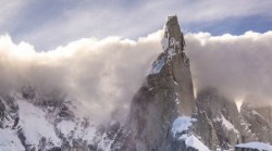 Българи изкачиха емблематичния връх Серо Торе в Патагония