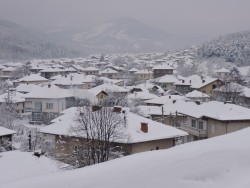 Сериозни проблеми от снега в Етрополе няма