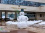 Снежен човек радва и малки, и големи в центъра на Ботевград