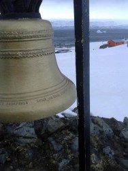 Севдалин Николов от Врачеш дари камбаната за  българския храм на Антарктида