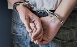 18-годишен рецидивист бе задържан непосредствено след извършена взломна кражба