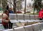 Още 10 чисто нови пейки бяха поставени в поликлиниката в Ботевград 