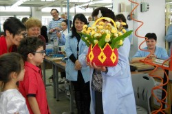 Децата от ОДЗ "Звънче"  изнесоха празнична програма във фирма ''Микроак''