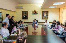 Кметът Иван Гавалюгов се срещна със студенти от МВБУ