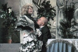 Държавен музикален и балетен театър гостува в Ботевград с “Лелята на Чарли” 