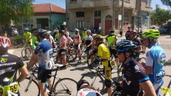 Колоездачи от Ботевград участваха в първото издание на шосейните серии за аматьори