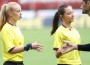 Секси съдийки предизвикаха фурор в родния футбол 