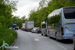 Временно движението по път I-1 Мездра-Ботевград в посока Ботевград се отклонява през село Ребърково