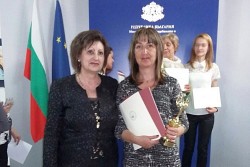 Боряна Нешкова бе отличена в IX Конкурс за специалисти, работещи в извънкласни и извънучилищни дейности, организиран от МФП „Приятели на България”
