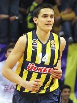Юноша на Фенербахче блесна с 91 точки и 28 борби в един мач
